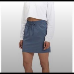 New North Face’ Skirt (Medium) w/o tags